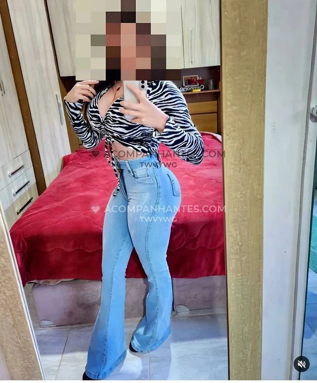 Tenho 1 66 de intensos desejo e prazer pronta para te proporcionar a maxima satisfacao prazer sou vanessa mas prefiro que me chamem de nessinha que e...