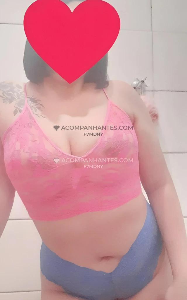 A morena clara com seios grandes e firmes esta aqui para seu prazer sou sem frescuras no atendimento beijo na boca pratico sexo anal e ofereco um oral...