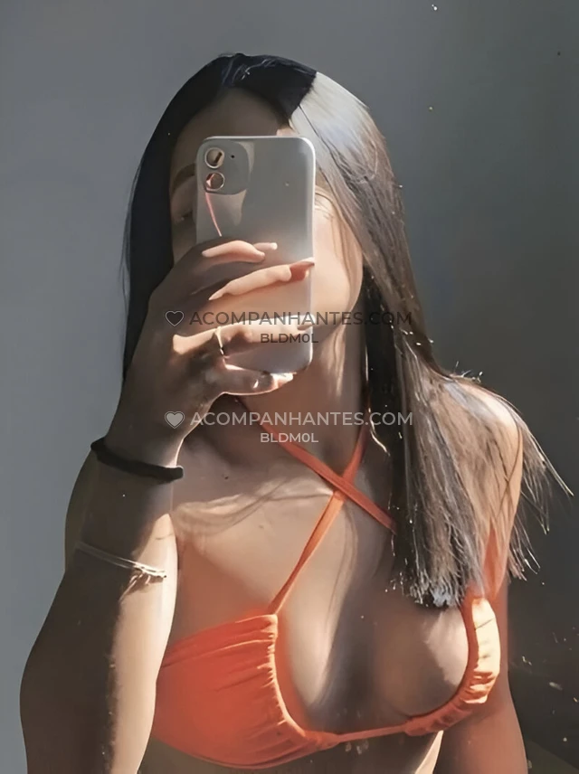 Com imenso prazer me apresento como renata dos santos sou recem chegada aqui mas sem nenhum tipo de frescuras sou uma acompanhante deliciosamente magr...