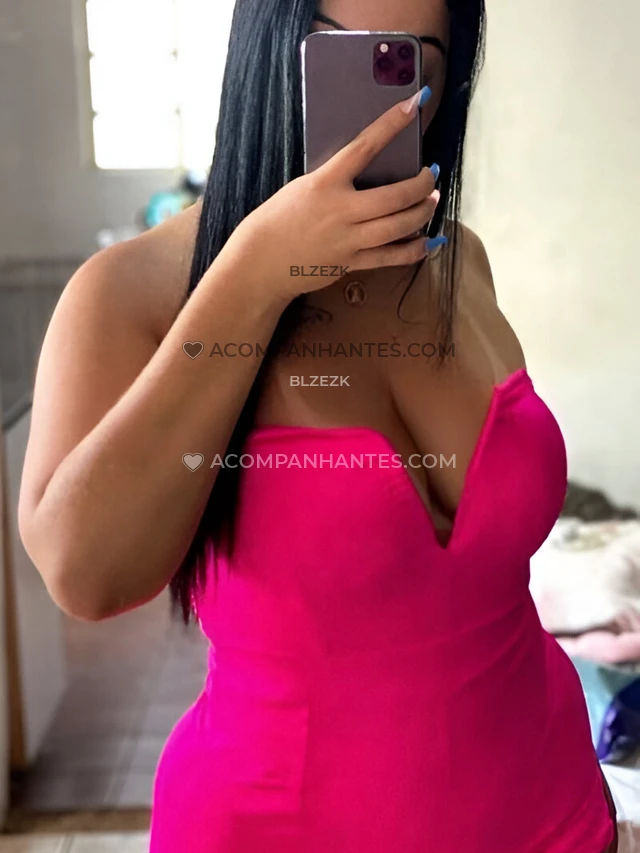 Laus uma acompanhante de 22 anos e uma morena com um bumbum grande macio e muito interessante para voce brincar de forma muito prazerosa sem pressa e...