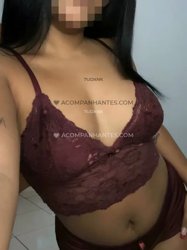 Oi querido me chamo isadora sou uma acompanhante morena e baixinha com 18 aninhos possuo um rosto muito bonito e cativante tenho certeza que voce vai...