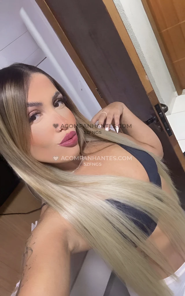 Oi queridos meu nome e amanda uma garota branquinha e namorada carinhosa eu sou agradavel sem complicacao perfumada e muito fogosa na cama completamen...