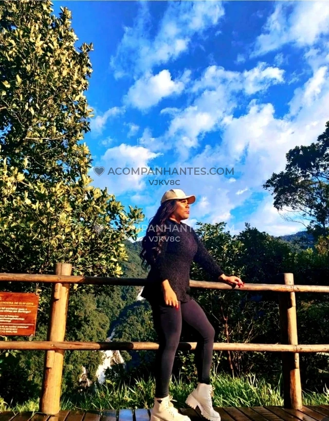 Oi me chamo mari ferraz tenho 30 anos e venho de uberlandia um municipio aconchegante no brasil atuo como acompanhante e sera um prazer te conhecer me...