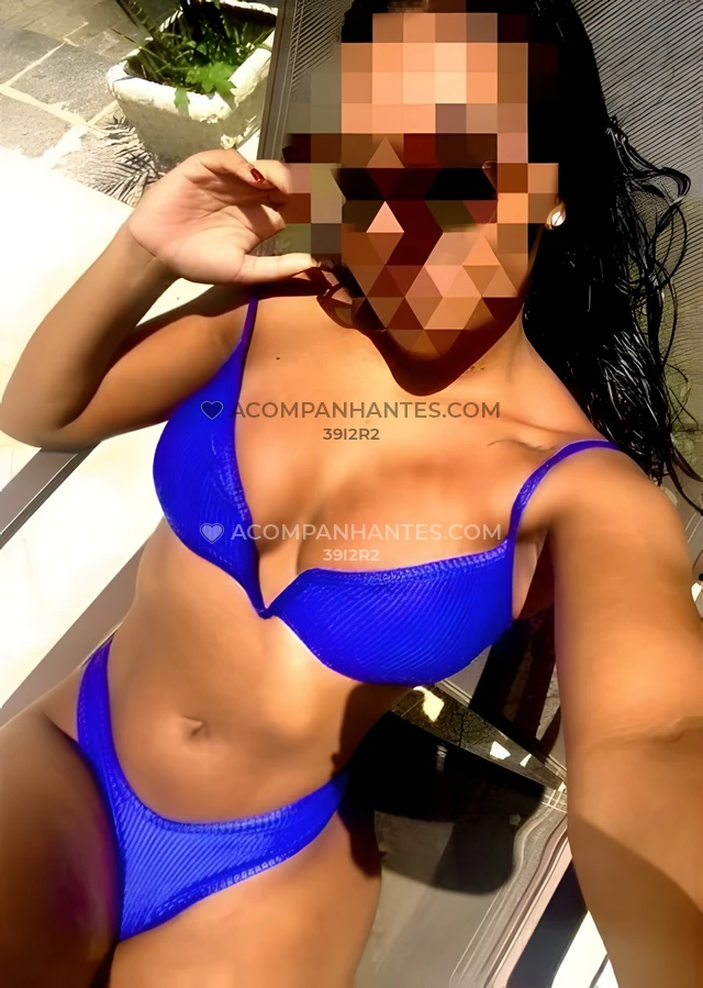 Eu sou a paty uma encantadora acompanhante com beleza facial e corporal impressionantes com curvas surpreendentes a companhia perfeita para o seu dele...
