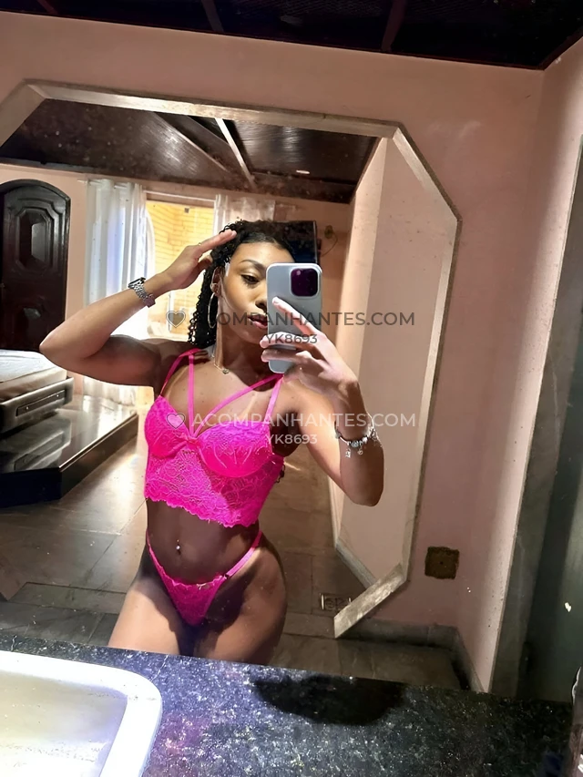 Se esta em busca de um servico que fuja do convencional e automatizado sou eu quem voce precisa encontrar imagine uma mulher negra com pele suave chei...