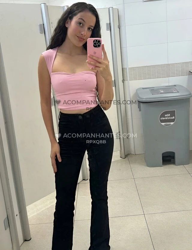 Me chamo gabriela eliza sou esteticista de 26 anos e tenho o meu proprio estudio escolhi complementar minha renda com esta atividade nao por necessida...