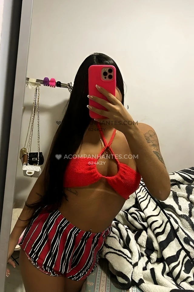 Ola queridos sou uma morena bastante atraente e ardente na cama preparo uma massagem antes de nossos momentos intimos e um oral bem salivado e prazero...