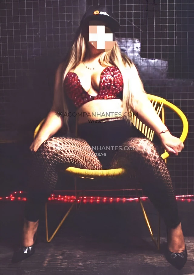 Oi querido meu nome e line uma loira fenomenal e charmosa sou uma mulher sensual bronzeada e extremamente sexy da cabeca aos pes tenho 25 anos sou nat...