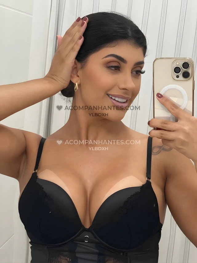 Linda morena sensual tenho dois estilos namoradinha doce ou a safadinha que voce adora sempre muito perfumada e afavel voce vai se deliciar com a minh...