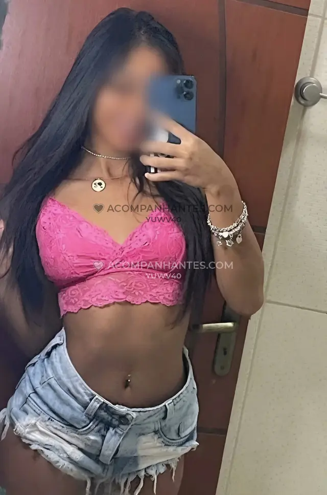 Oi eu sou a giovanna tenho 23 anos e sou uma acompanhante brasileira que reside no rio de janeiro sou uma pessoa amavel amante da vida e muito educada...
