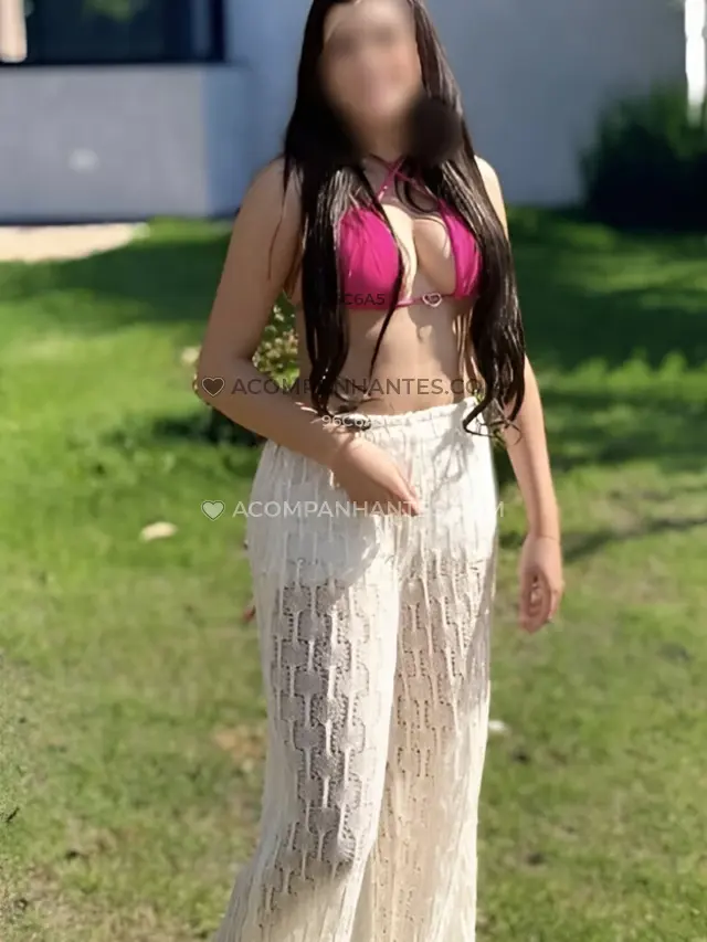 De as boas vindas eu me chamo alice uma jovem morena de 21 anos bem magra e totalmente irresistivel criada para enlouquecer voce com uma atitude meiga...