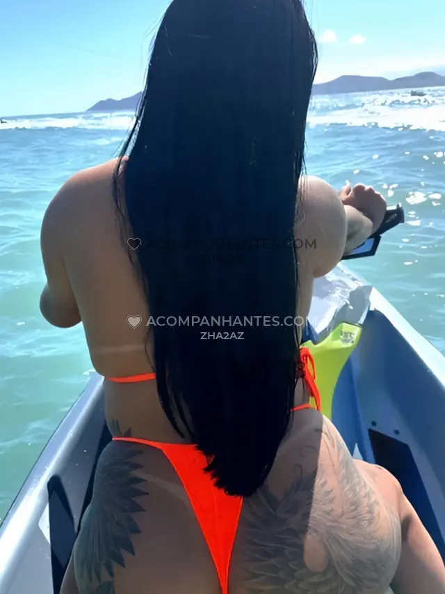 Oi carinho sou a menina dos seus sonhos me chamo melissa uma morena de alto padrao com seios de silicone cabelos longos e corpo perfeito sou a escolha...