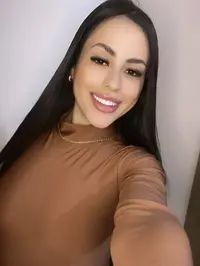 Olaaa queridos para cavalheiros com bom gosto meu nome e luisa sou uma jovem pequena e magra completamente natural com cabelo longo exatamente como vo...