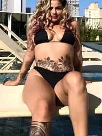 Ola meus queridos aqui esta a mulher que tanto desejavam meu nome e kelly monroe sou uma acompanhante de 21 anos com uma altura de 1 63 metros sou don...