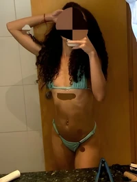 Catarina escobar uma acompanhante magrinha de cabelos ruivos e cacheados completamente natural exibindo uma altura de 1 59 m sempre cheia de desejo re...