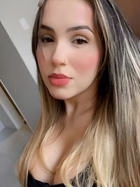 Sou carine meu amor venha me conhecer prometo uma experiencia exclusiva e profissional que o deixara completamente satisfeito e com vontade de voltar