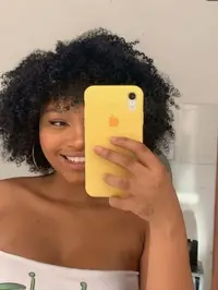 Sou uma pessoa alegre cheirosa com um toque de pimenta e possuo seios naturais perfeitos para quem gosta de uma divertida espanhola o meu atendimento...