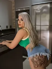 Oi sou uma mulher bonita e encantadora possuo um corpo de ampulheta admiravel que vai fazer voce sentir se onipotente sou bem humorada amo conhecer no...