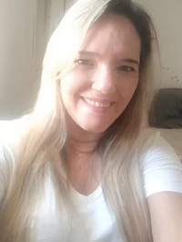 Ola a todos e um prazer conhecer voces espero que estejam em boas condicoes me chamo sofia sou uma dama muito bem educada com formacao superior e flue...