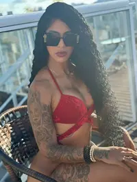 Sou uma profissional do sexo natural do rio de janeiro pratico sexo anal com um pequeno acrescimo e sexo oral bastante molhado sou ardente e adoro o a...