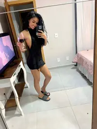 Ola querido meu nome e jeniffer mas sinta se a vontade para me chamar de jeny sou uma morena alta e magra tenho seios pequenos mas minha traseira e al...