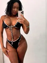 Oi me chamo beatriz tenho 25 anos e venho do rio de janeiro atuo como uma acompanhante do tipo namoradinha sou pequenininha e tenho um apartamento ten...