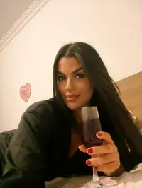 Oi querido sou uma acompanhante de alto nivel carismatica perfumada educada e amorosa a companhia ideal para um momento de relaxamento que voce esteja...