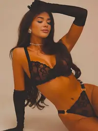 Ola meu nome e olivia sou uma bela loira de corpo escultural seios naturais e um grande traseiro exibindo curvas extraordinarias sou uma moca descompl...