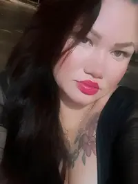 Sou a vanessa uma acompanhante baixinha mas que vai deixar voce sem folego sou uma ninfeta branquinha rosada repleta de tatuagens e possuo belas coxas...