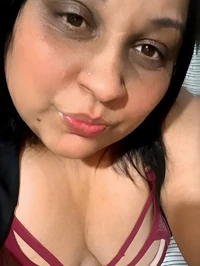 Oi queridos prazer em conhece los meu nome e vivi e tenho 37 anos sou uma escort experiente e serei a sua gordinha atrevida e descomplicada e estou co...