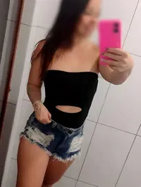 Oi pessoal podem me tratar por erika uma acompanhante de luxo muito tranquila e gostosa posso ser a namorada alugada que voce sempre quis ou a sua mai...