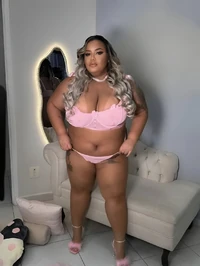 Oi bonitao prazer em te conhecer meu nome e thais luz eu sou uma acompanhante sexy e voluptuosa uma gatinha estilo mulher sensual com peitos grandes t...