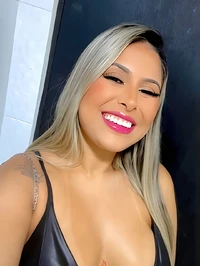 Sou uma loira de cabelos longos autentica e atraente prazer sou eu venha para eu te oferecer amor sem compromisso venha pra eu te fazer perder a cabec...