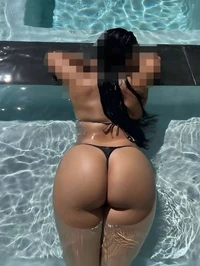 Nao possuo lugar proprio sou morena com tatuagens baixa e com grandes quadris nao possuo implantes mamarios sem mimimi porem apenas transo com preserv...