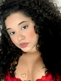 Oi fico feliz em te ver aqui eu me chamo morgana silva e sou uma pequena morena prostituta com cabelos encaracolados tenho seios firmes e uma vagina b...