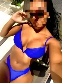 Eu sou a paty uma encantadora acompanhante com beleza facial e corporal impressionantes com curvas surpreendentes a companhia perfeita para o seu dele...