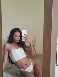 Oi sou luna uma acompanhante carioca de 26 anos carrego comigo muito carinho paixao e educacao estou muito animada para conhecer novas pessoas e propo...