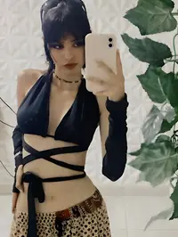 Oi meu nome e sol e sou de brasilia sou uma pessoa discreta educada e focada em oferecer um encontro agradavel respeitoso e memoravel dou preferencia...