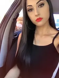 Oi amados eu me chamo anabella encantada em conhece los sou uma mulher esbelta e alta de tez alva com um corpo natural e cabelos longos minha pele e s...