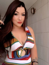 Eu seria a tua menina prefeirda se voce decidir entrar em contato comigo garanto que nao se arrependera