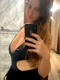 Ola retornei para os atendimentos me conhecem como loirinha rosinha a profissional do sexo que pratica a melhor felacao e tem a vagina mais bela que v...