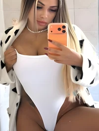 Sou melzinha a sua namorada travessa na medida exata uma escort doce no sorriso e perigosa no olhar comeco com carinho beijos prolongados e termino te...