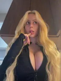 Caso ainda nao me conhecam prazer em me apresentar sou gabriela videla apresento me como uma jovem companhia amigavel naturalmente atraente distinta c...