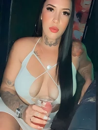 Oi pessoal sou uma garota de 22 anos que trabalha como acompanhante sou morena com curvas impressionantes e adoro me entregar na cama vamos nos divert...