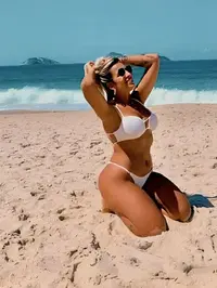 Ola queridos me chamo duda leitte sou a sua adoravel namorada com abundancia de curvas tanto no meu corpo quanto no meu sorriso possuo um bumbum grand...