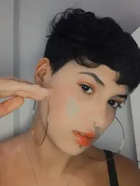 Oi meus amados como estao me chamo tayna pereira uma jovem acompanhante de 20 anos tenho pele alva e cabelo curtinho possuo um rosto encantador e um c...