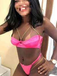 Oi queridos chegou a sua baiana irresistivel e ardente muito prazer me chamo brenda sou uma morena acompanhante de corpo atraente completa e sem tabus...
