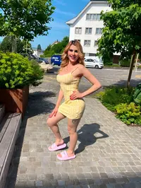 Oi eu sou lolla uma atriz porno global que ama aventuras sexuais sou uma garotinha muito atrevida e conhecida por ser a rainha do sexo anal venha me c...