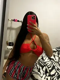 Ola queridos sou uma morena bastante atraente e ardente na cama preparo uma massagem antes de nossos momentos intimos e um oral bem salivado e prazero...