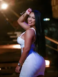 Ola queridos meu nome e julia as fotos sao autenticas sou sarada e com proteses de silicone tenho marcas de biquini um bumbum avantajado e realizo mas...